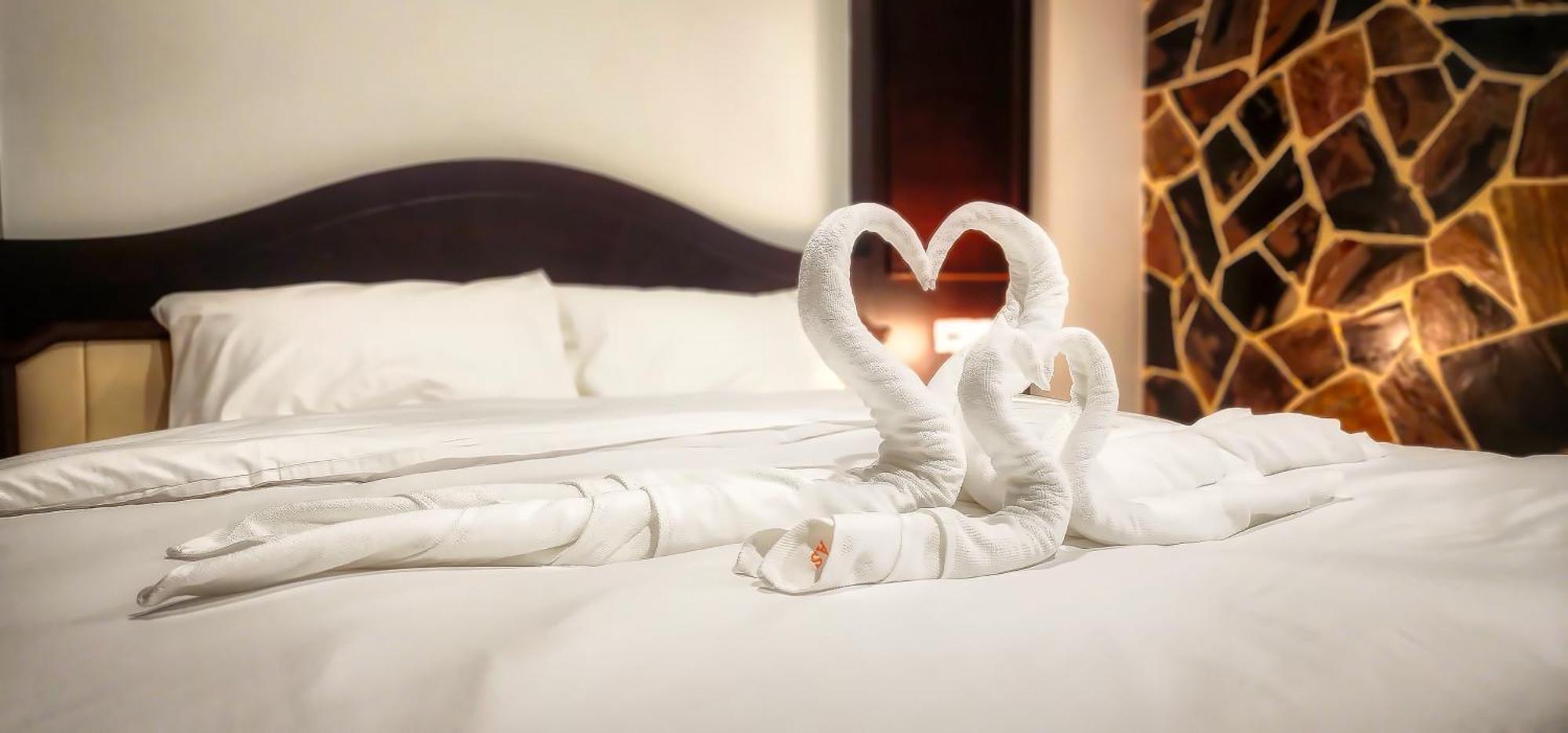 Arya Suites Patong Beach Екстер'єр фото