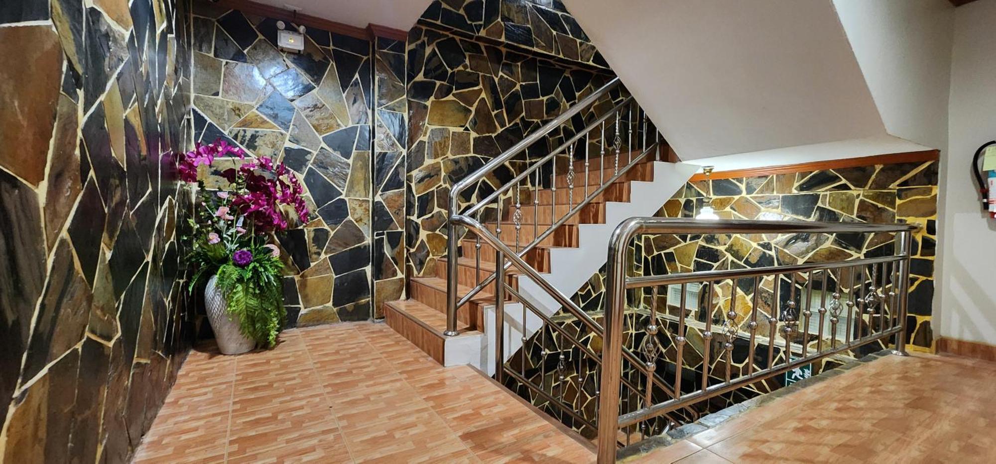 Arya Suites Patong Beach Екстер'єр фото
