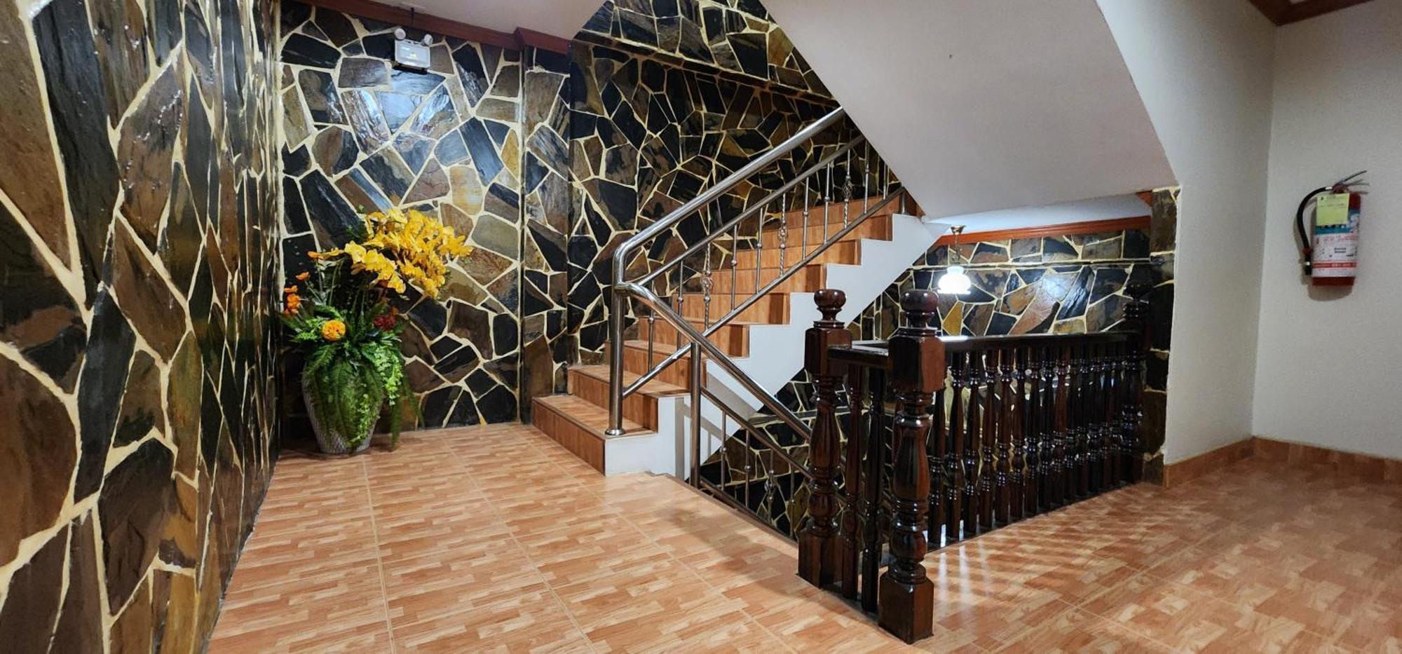 Arya Suites Patong Beach Екстер'єр фото