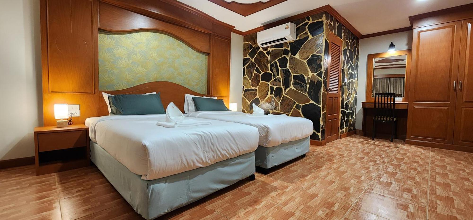 Arya Suites Patong Beach Екстер'єр фото
