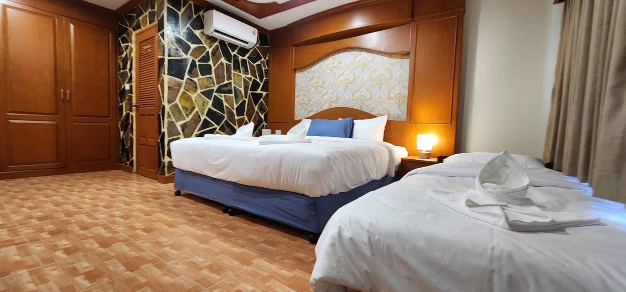 Arya Suites Patong Beach Екстер'єр фото