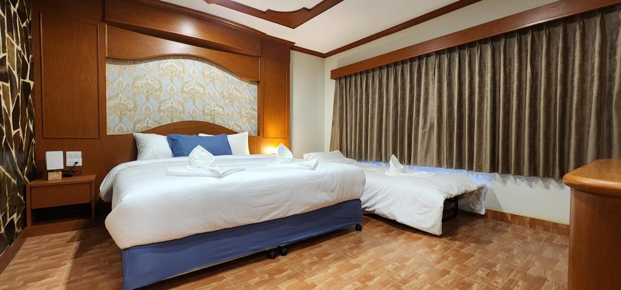 Arya Suites Patong Beach Екстер'єр фото