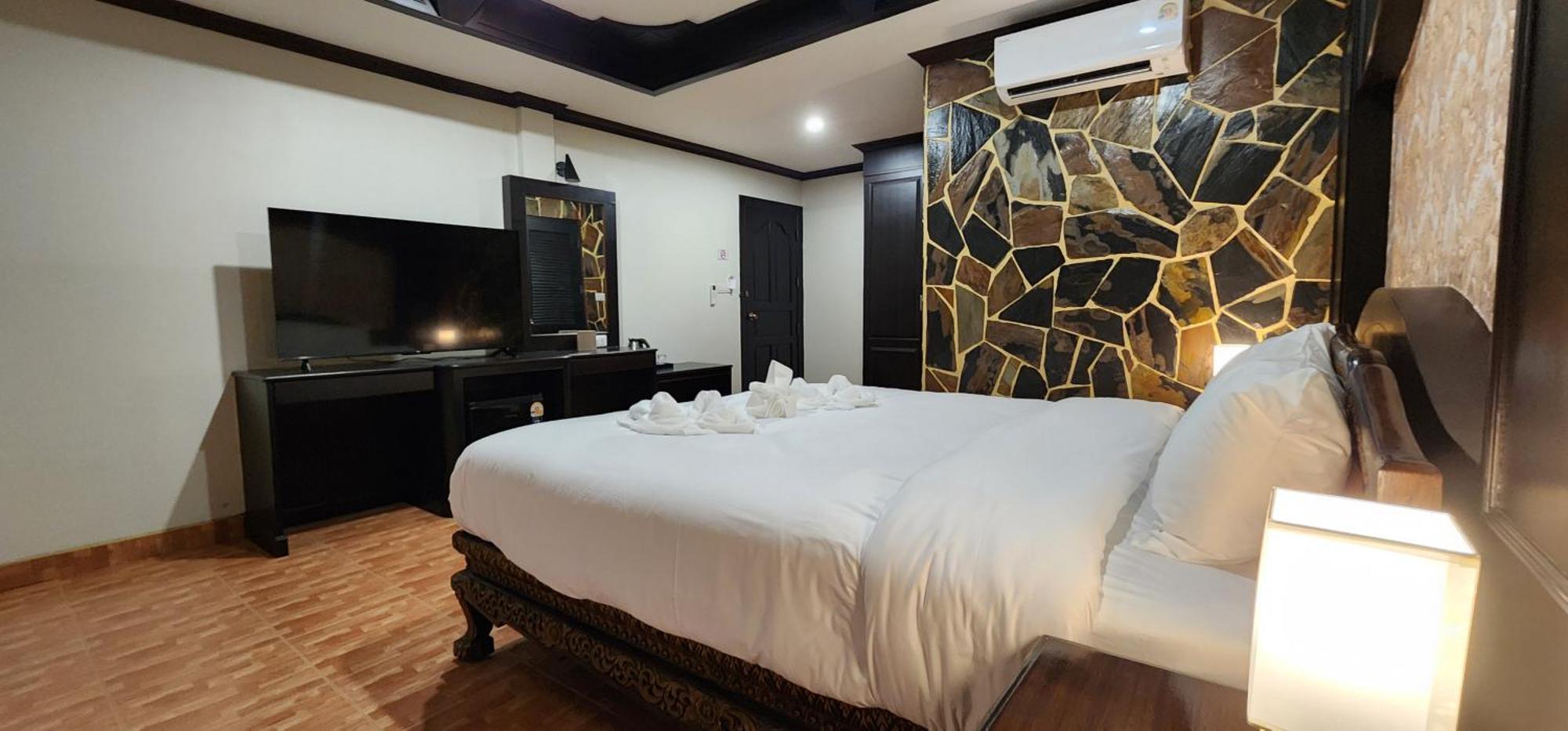 Arya Suites Patong Beach Екстер'єр фото