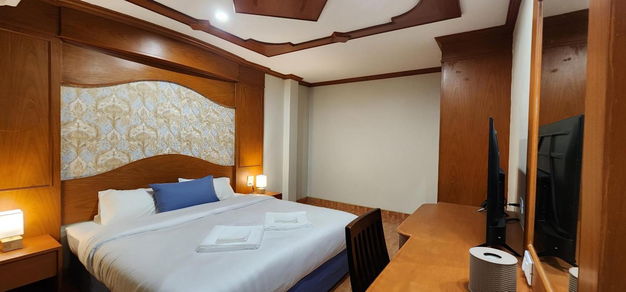 Arya Suites Patong Beach Екстер'єр фото