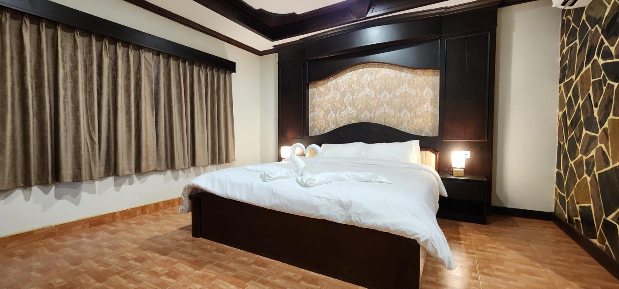 Arya Suites Patong Beach Екстер'єр фото